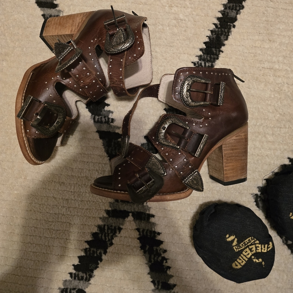 Freebird by steven violet sandals